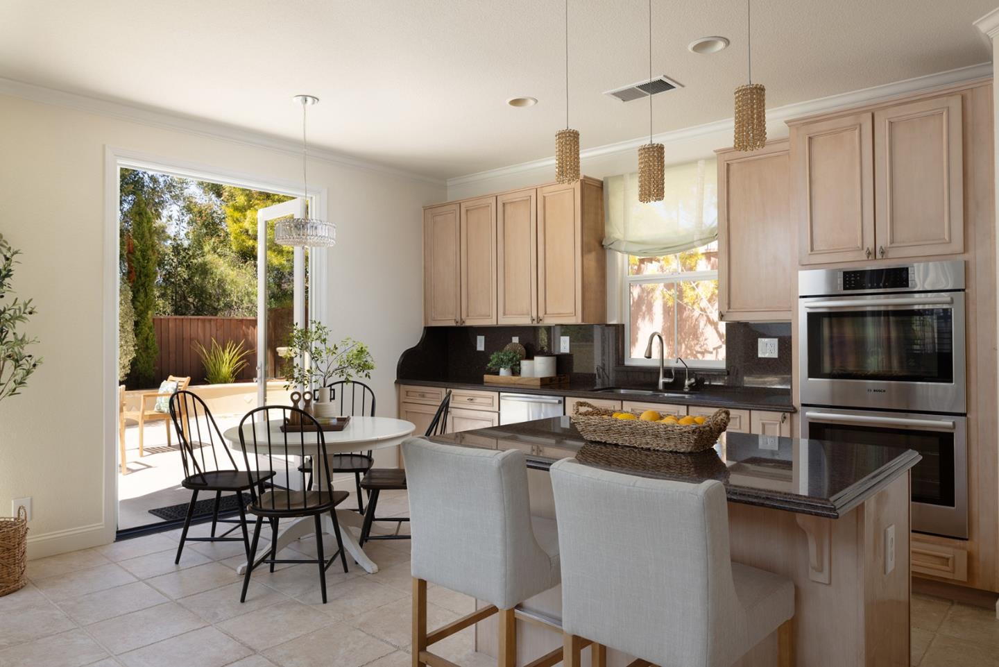 Detail Gallery Image 10 of 26 For 4262 Bay Crest Cir, Seaside,  CA 93955 - 2 Beds | 2/1 Baths
