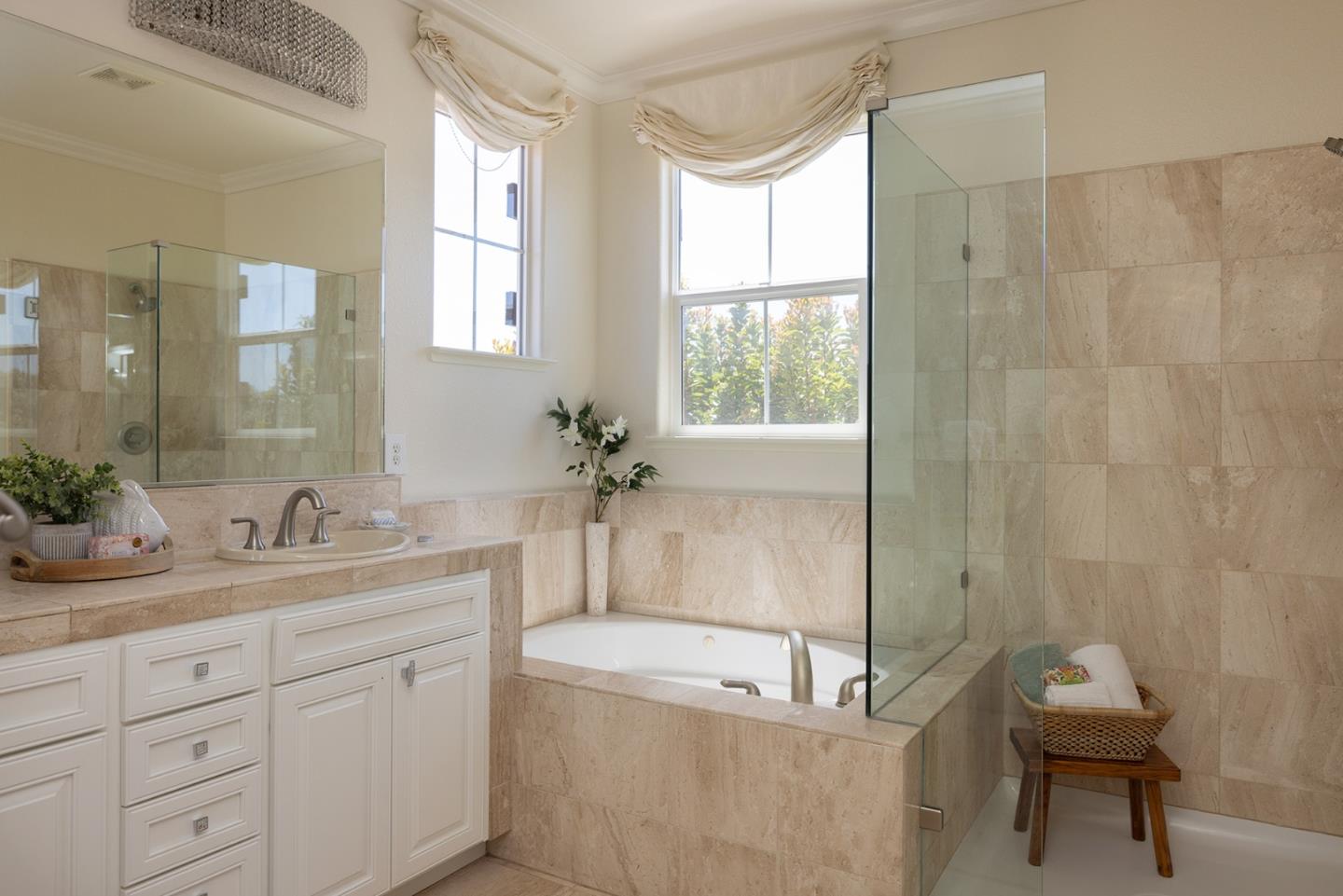 Detail Gallery Image 17 of 26 For 4262 Bay Crest Cir, Seaside,  CA 93955 - 2 Beds | 2/1 Baths