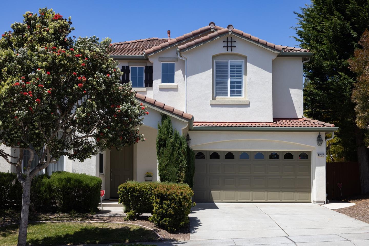 Detail Gallery Image 2 of 26 For 4262 Bay Crest Cir, Seaside,  CA 93955 - 2 Beds | 2/1 Baths