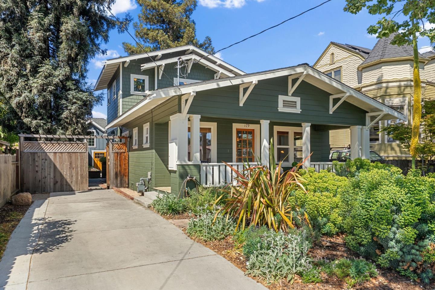 Detail Gallery Image 2 of 47 For 179 N 17th St, San Jose,  CA 95112 - 4 Beds | 4 Baths