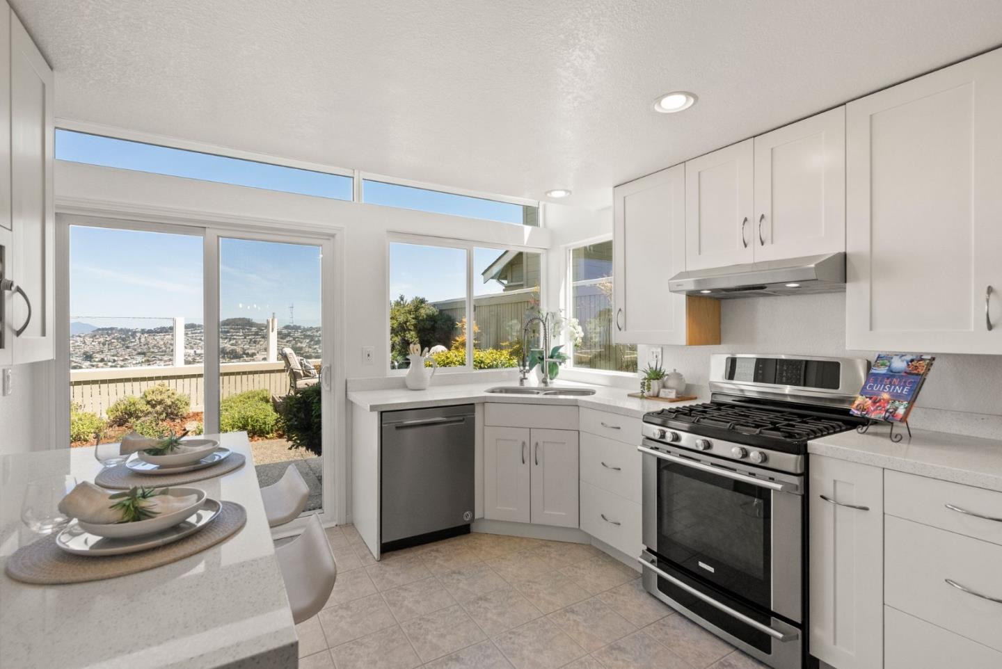 Detail Gallery Image 20 of 59 For 156 Treeview Dr, Daly City,  CA 94014 - 2 Beds | 3 Baths