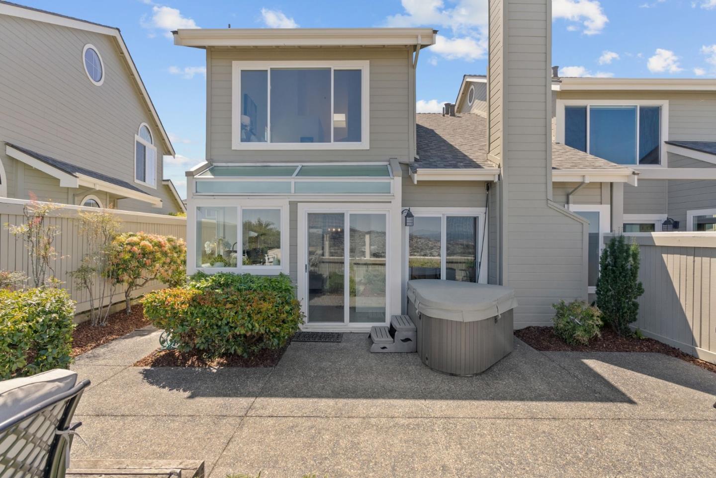 Detail Gallery Image 7 of 59 For 156 Treeview Dr, Daly City,  CA 94014 - 2 Beds | 3 Baths