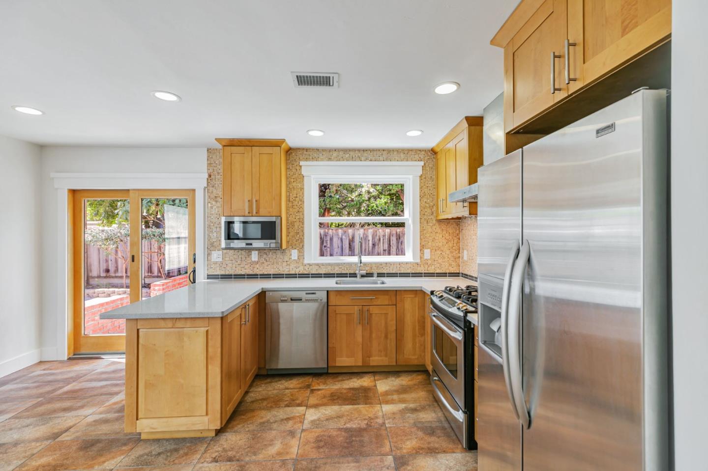 Detail Gallery Image 10 of 34 For 2276 Newhall St, San Jose,  CA 95128 - 3 Beds | 2 Baths