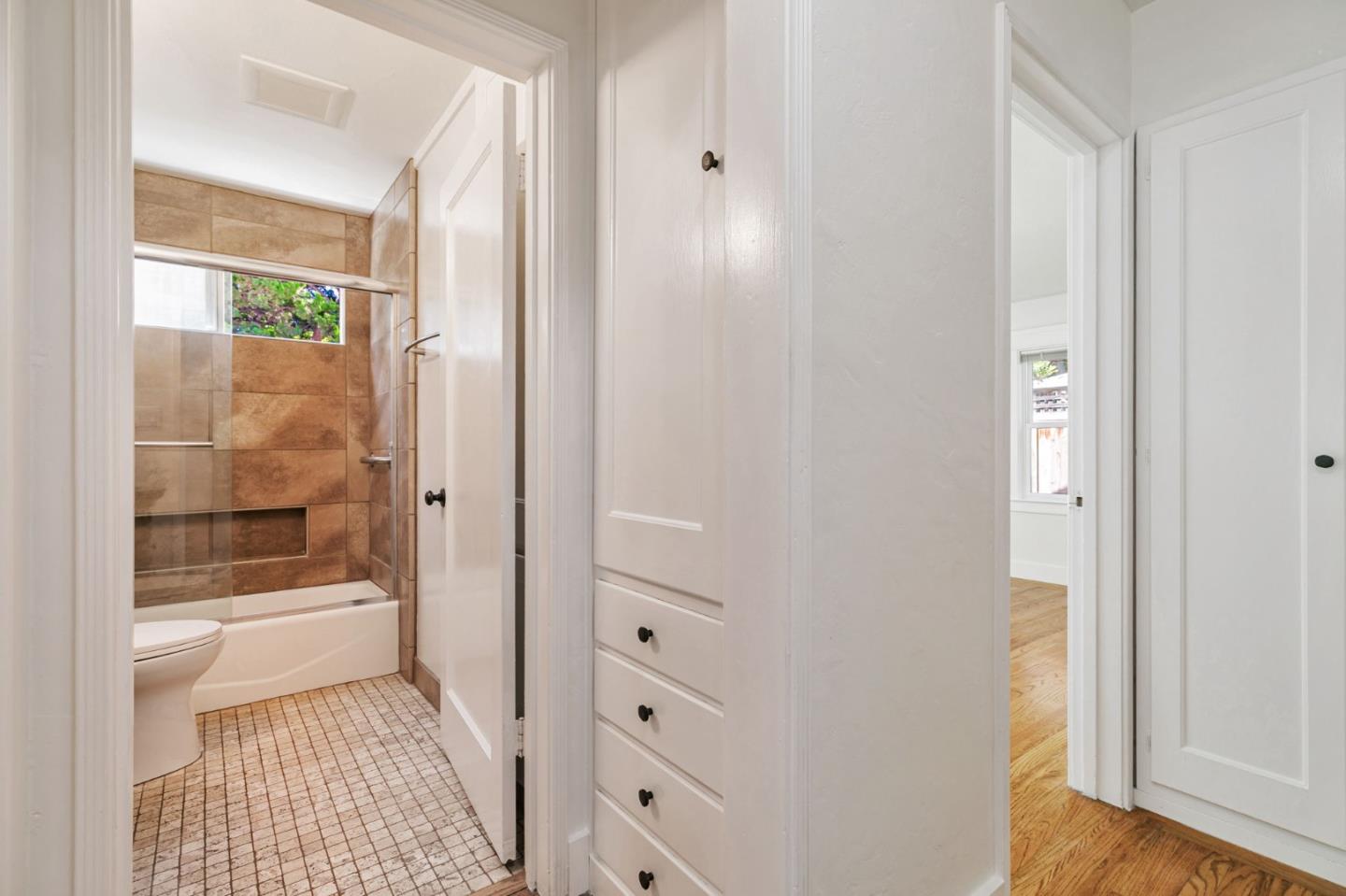Detail Gallery Image 15 of 34 For 2276 Newhall St, San Jose,  CA 95128 - 3 Beds | 2 Baths