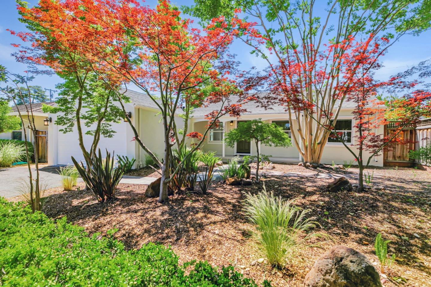 Detail Gallery Image 3 of 34 For 2276 Newhall St, San Jose,  CA 95128 - 3 Beds | 2 Baths