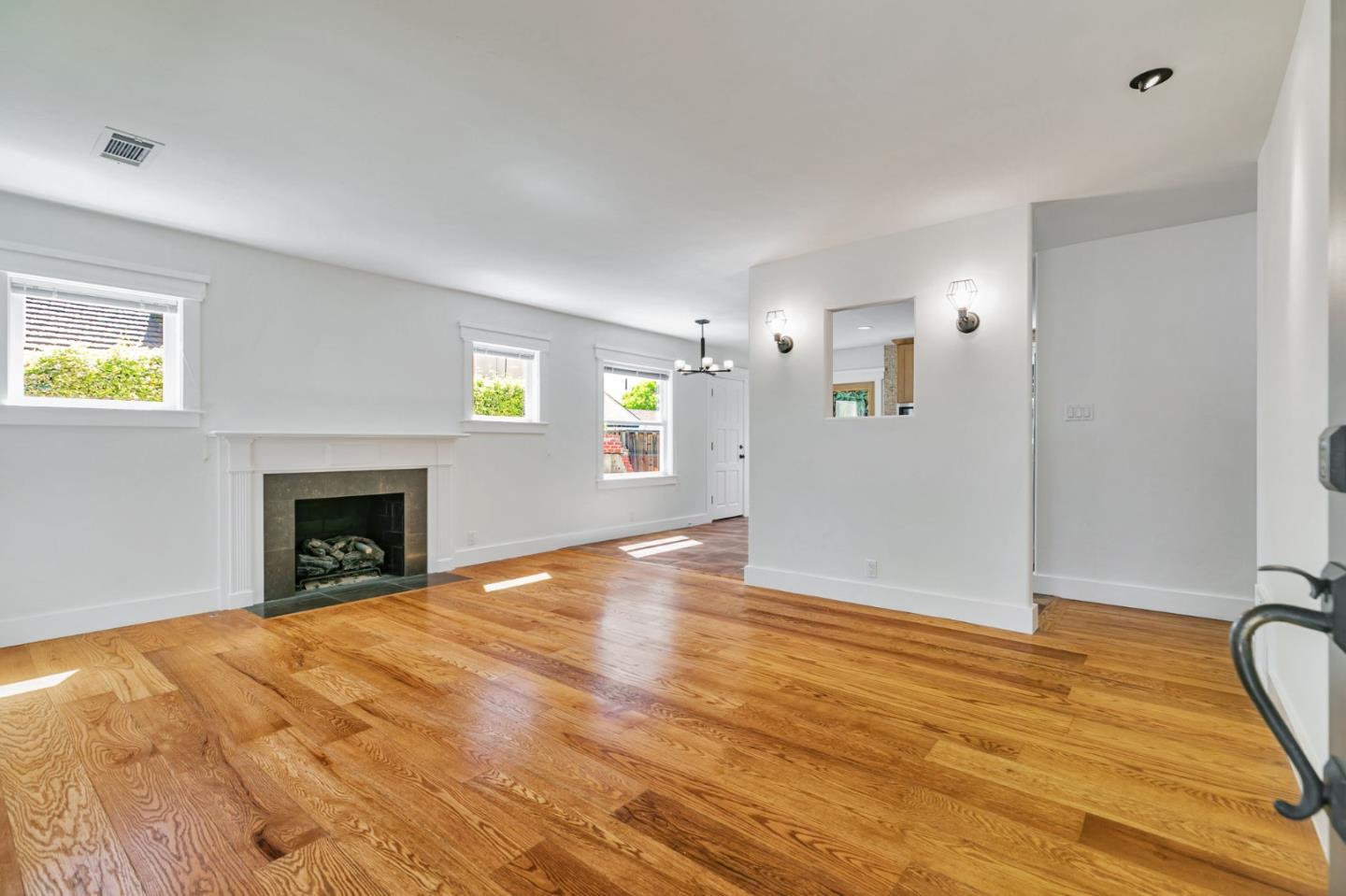 Detail Gallery Image 6 of 34 For 2276 Newhall St, San Jose,  CA 95128 - 3 Beds | 2 Baths
