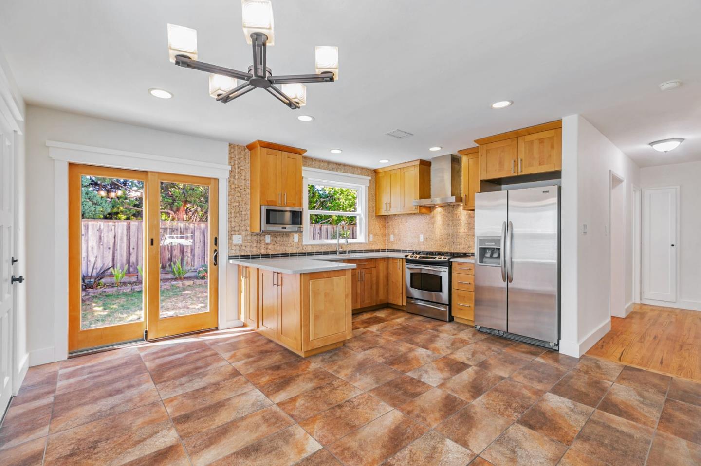 Detail Gallery Image 9 of 34 For 2276 Newhall St, San Jose,  CA 95128 - 3 Beds | 2 Baths