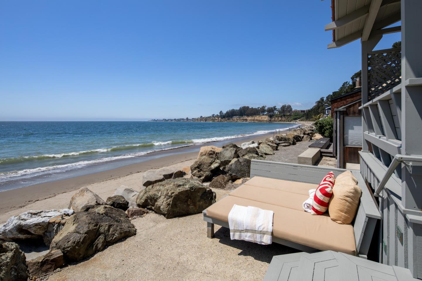 Detail Gallery Image 10 of 14 For 14 Potbelly Beach Road Rd, Aptos,  CA 95003 - 3 Beds | 3 Baths