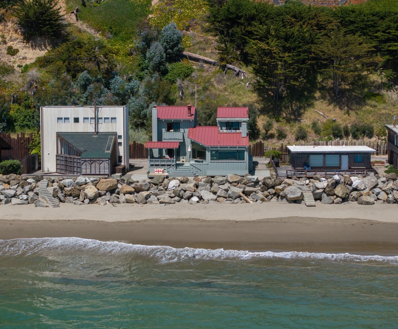 Detail Gallery Image 12 of 14 For 14 Potbelly Beach Road Rd, Aptos,  CA 95003 - 3 Beds | 3 Baths
