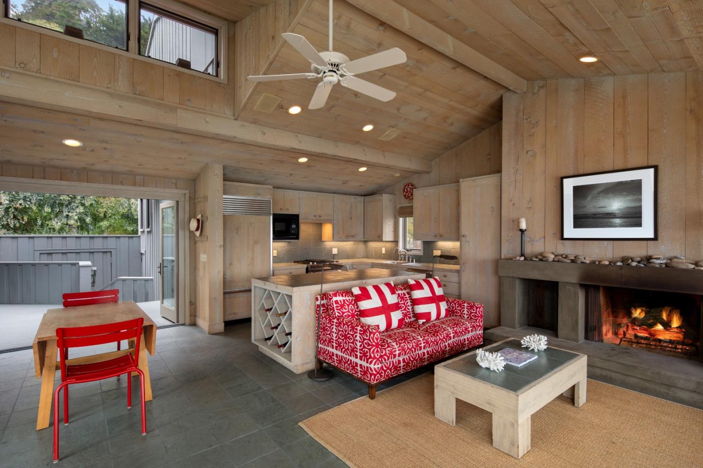 Detail Gallery Image 2 of 14 For 14 Potbelly Beach Road Rd, Aptos,  CA 95003 - 3 Beds | 3 Baths