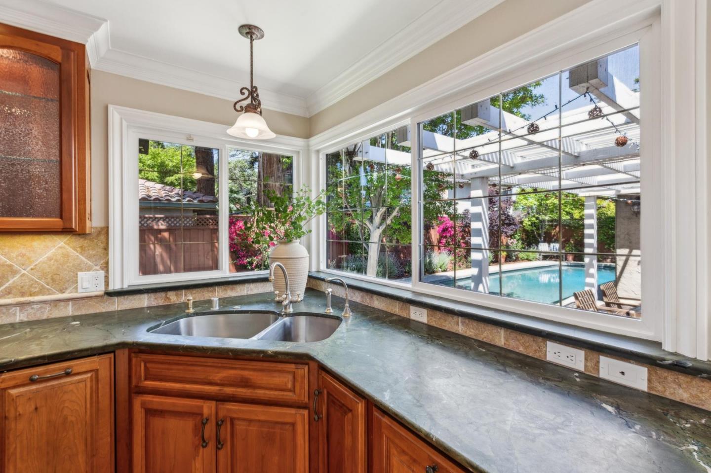 Detail Gallery Image 19 of 65 For 1275 Covington Rd, Los Altos,  CA 94024 - 4 Beds | 2 Baths