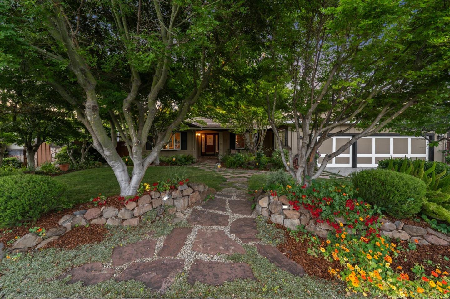 Detail Gallery Image 3 of 65 For 1275 Covington Rd, Los Altos,  CA 94024 - 4 Beds | 2 Baths