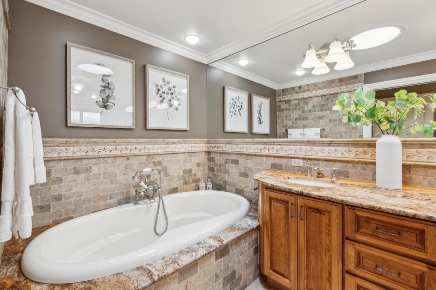 Detail Gallery Image 34 of 65 For 1275 Covington Rd, Los Altos,  CA 94024 - 4 Beds | 2 Baths