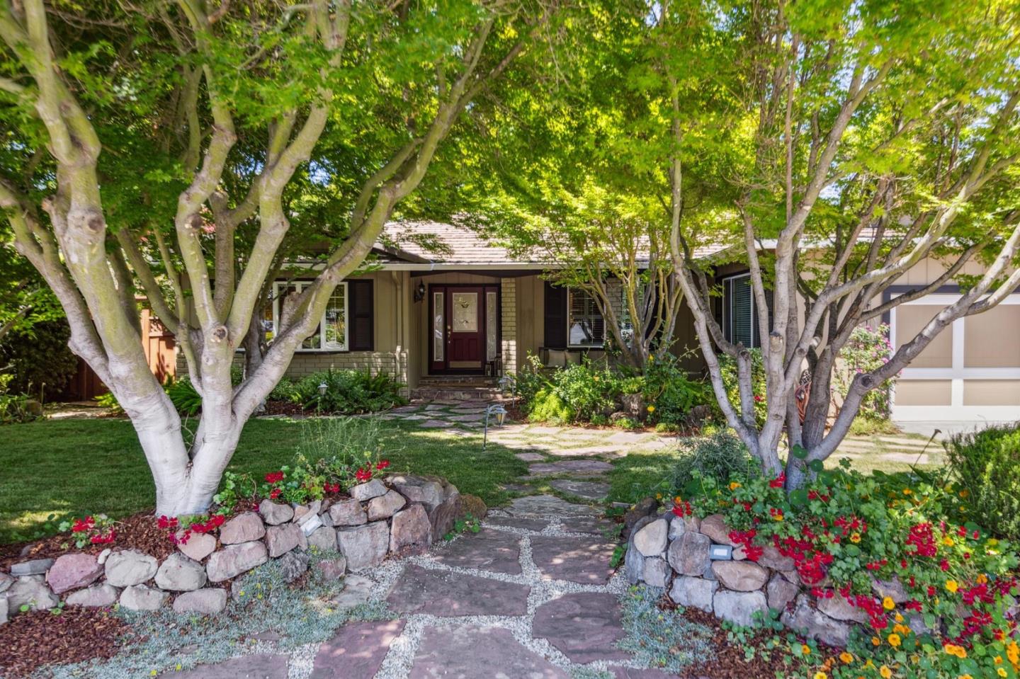 Detail Gallery Image 4 of 65 For 1275 Covington Rd, Los Altos,  CA 94024 - 4 Beds | 2 Baths