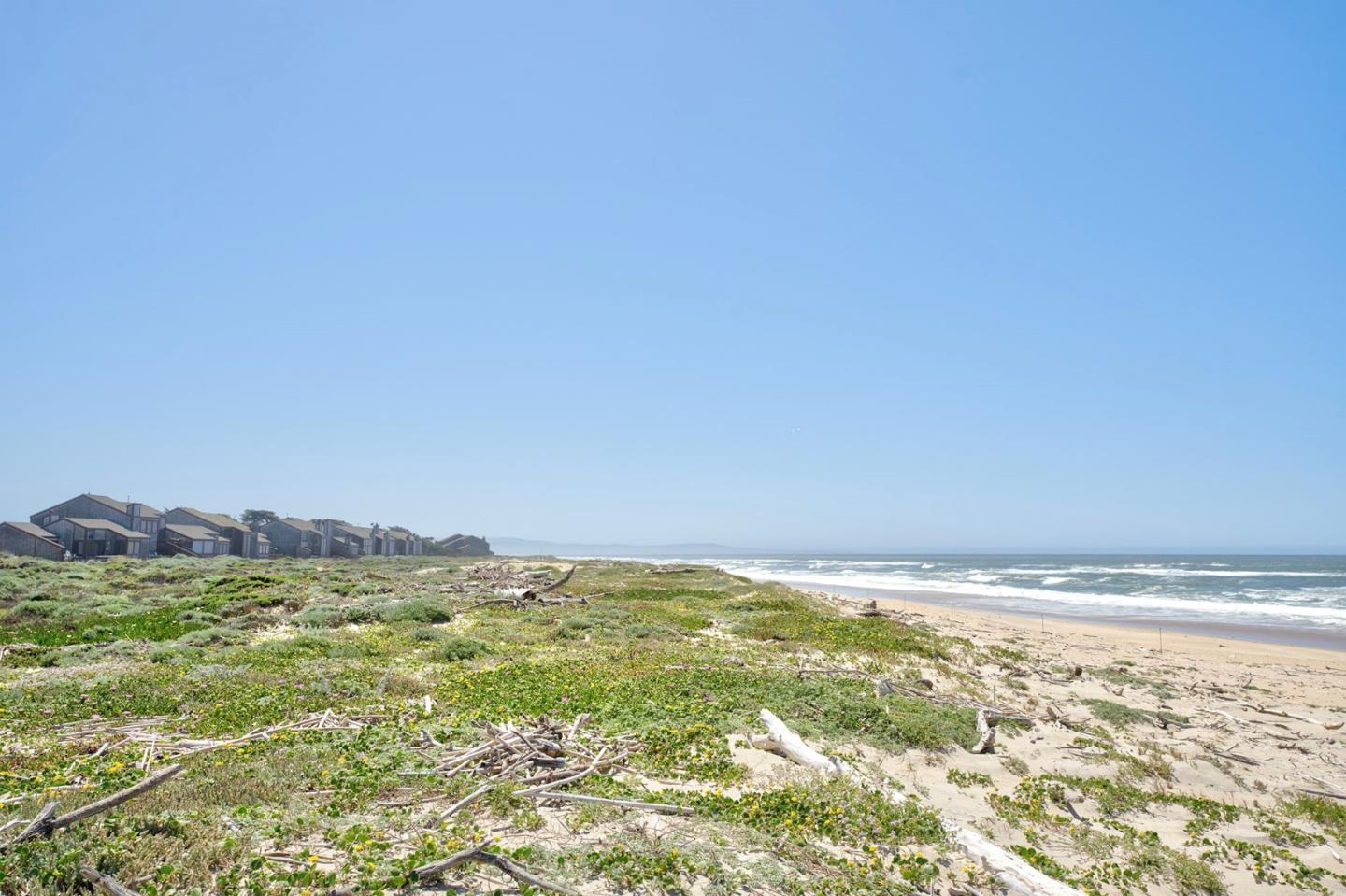 Detail Gallery Image 2 of 28 For 274 Monterey Dunes Way, Moss Landing,  CA 95039 - 2 Beds | 2 Baths