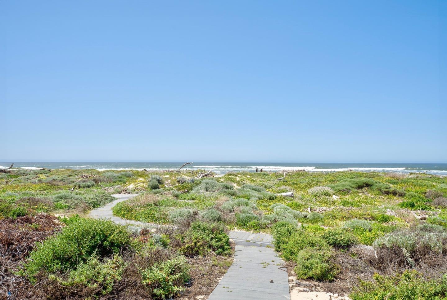 Detail Gallery Image 25 of 28 For 274 Monterey Dunes Way, Moss Landing,  CA 95039 - 2 Beds | 2 Baths