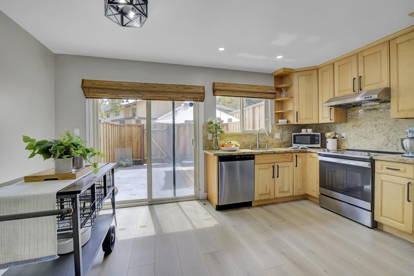 Detail Gallery Image 10 of 40 For 1181 Oddstad Blvd, Pacifica,  CA 94044 - 2 Beds | 1/1 Baths