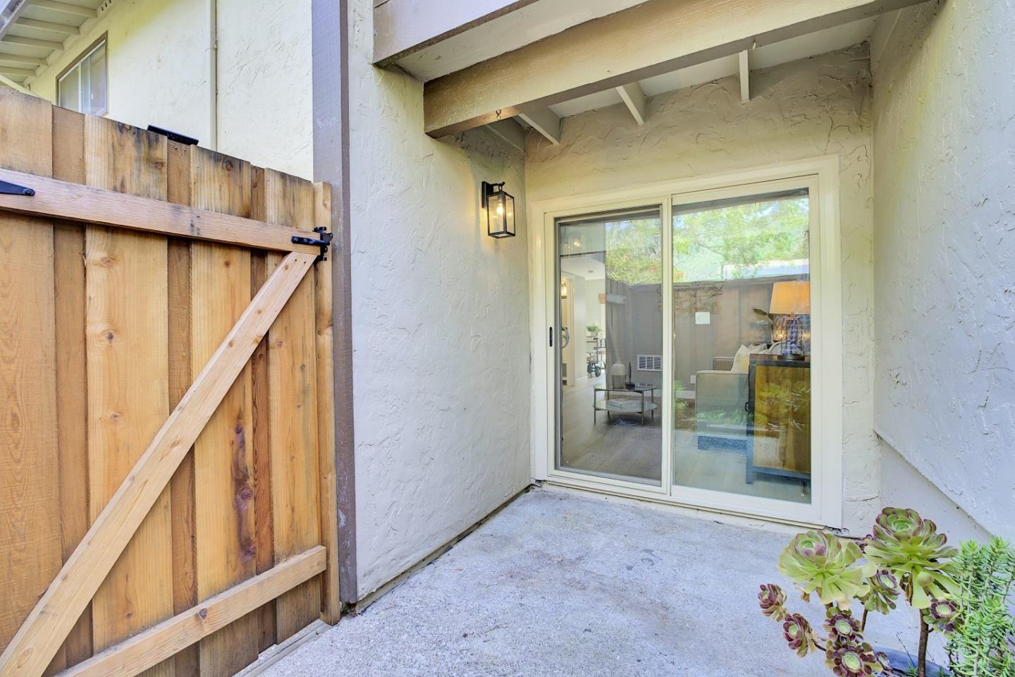 Detail Gallery Image 6 of 40 For 1181 Oddstad Blvd, Pacifica,  CA 94044 - 2 Beds | 1/1 Baths