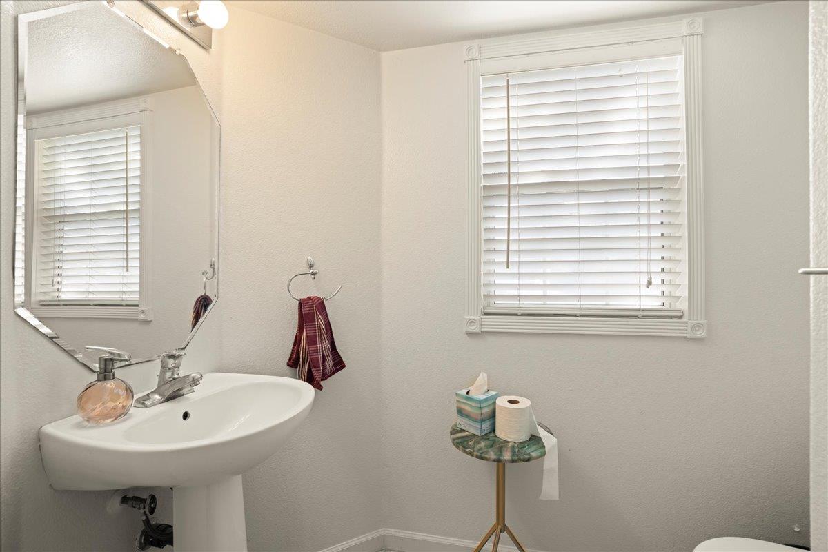 Detail Gallery Image 10 of 30 For 2255 Ironpicket Ct, San Jose,  CA 95116 - 3 Beds | 2/1 Baths