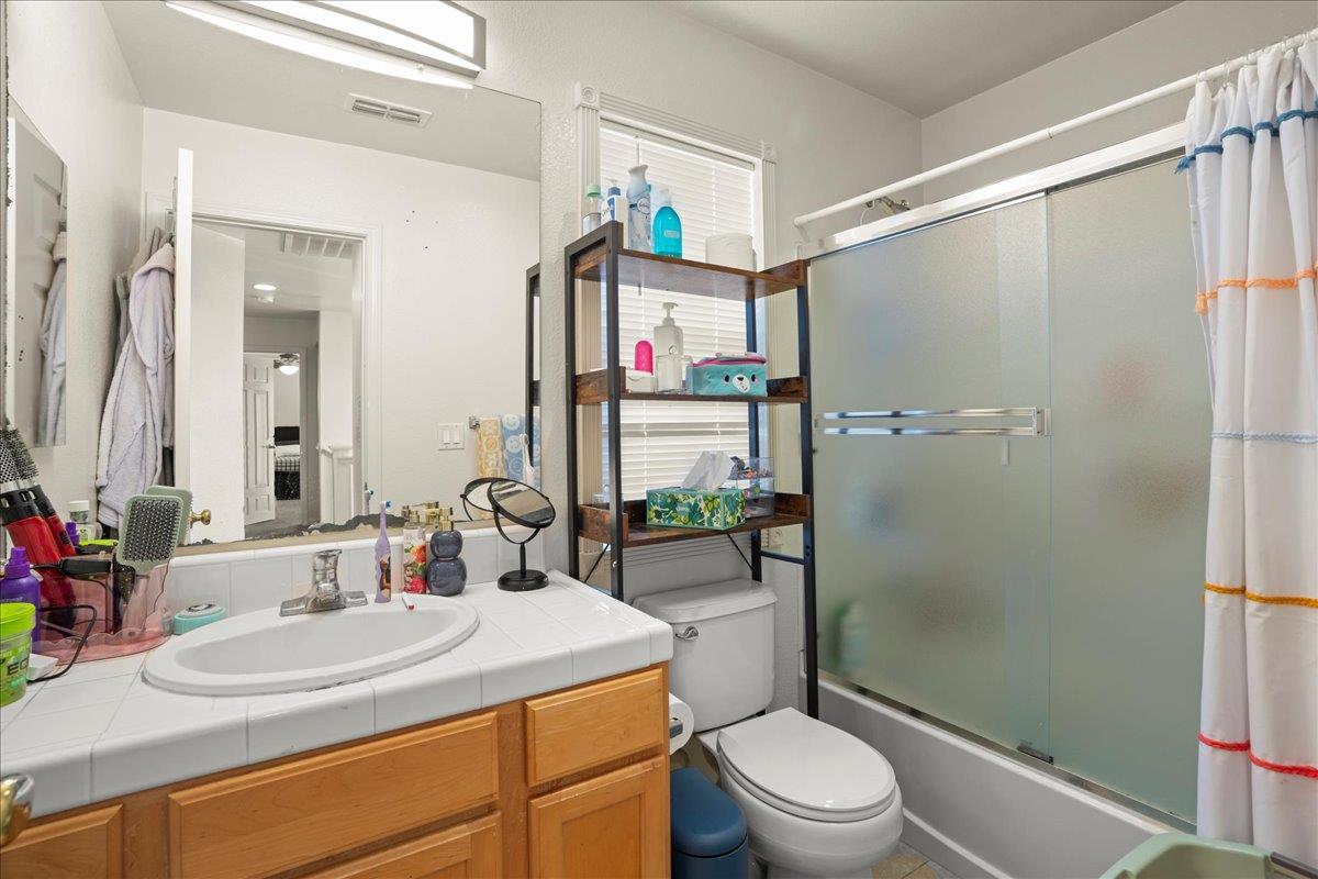 Detail Gallery Image 16 of 30 For 2255 Ironpicket Ct, San Jose,  CA 95116 - 3 Beds | 2/1 Baths