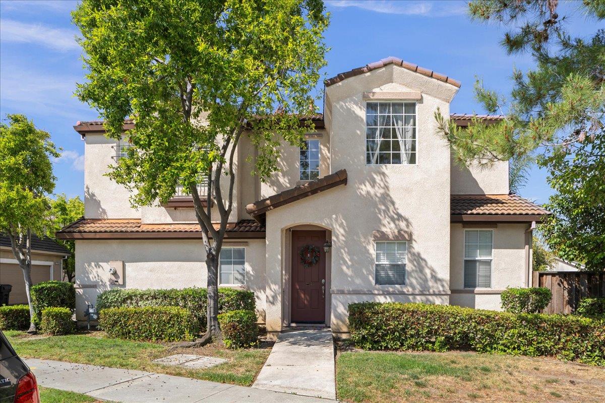 Detail Gallery Image 2 of 30 For 2255 Ironpicket Ct, San Jose,  CA 95116 - 3 Beds | 2/1 Baths