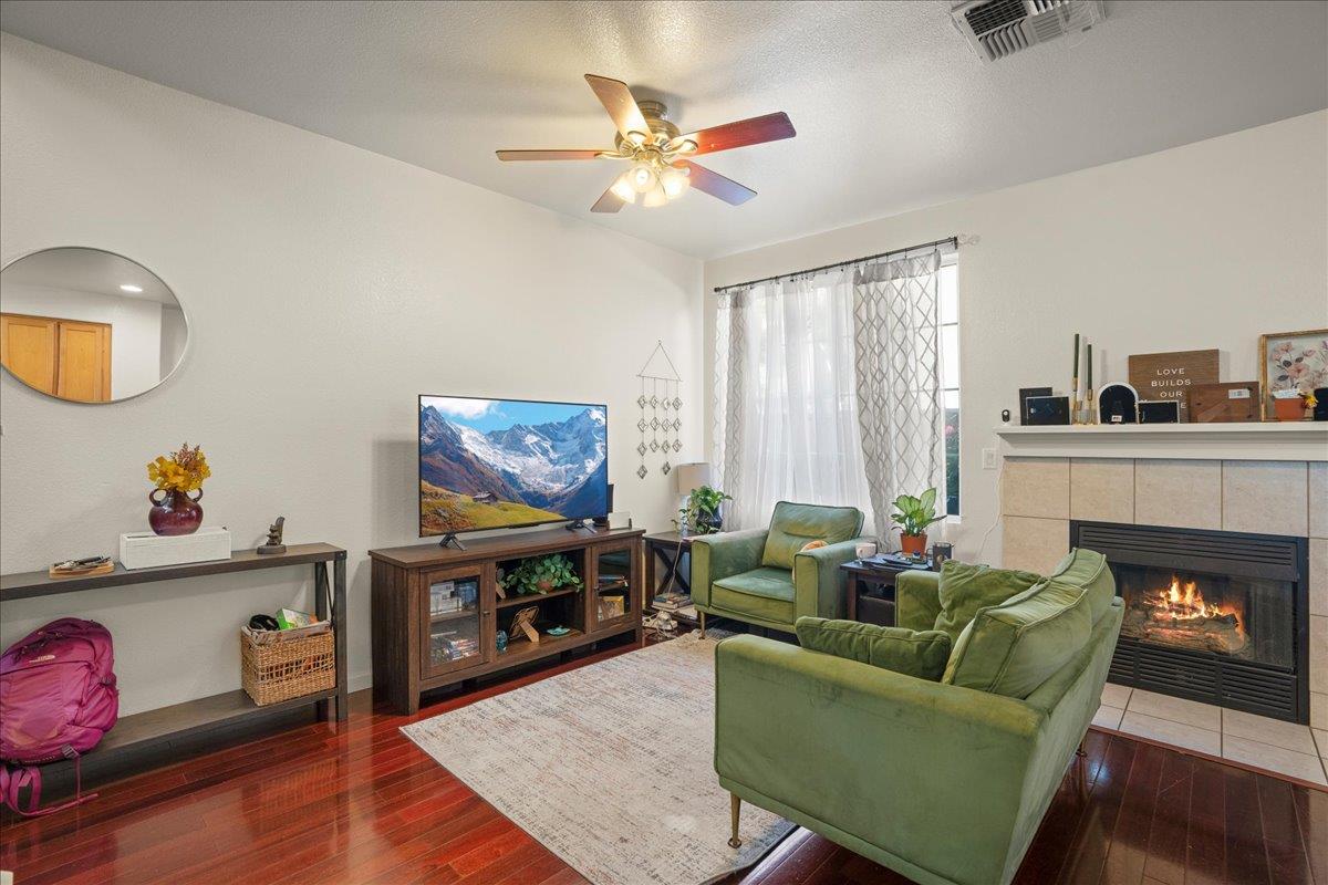 Detail Gallery Image 4 of 30 For 2255 Ironpicket Ct, San Jose,  CA 95116 - 3 Beds | 2/1 Baths