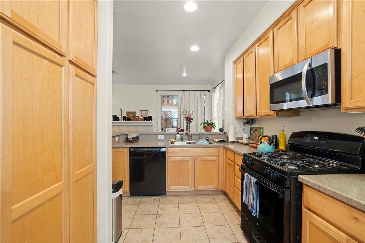 Detail Gallery Image 8 of 30 For 2255 Ironpicket Ct, San Jose,  CA 95116 - 3 Beds | 2/1 Baths