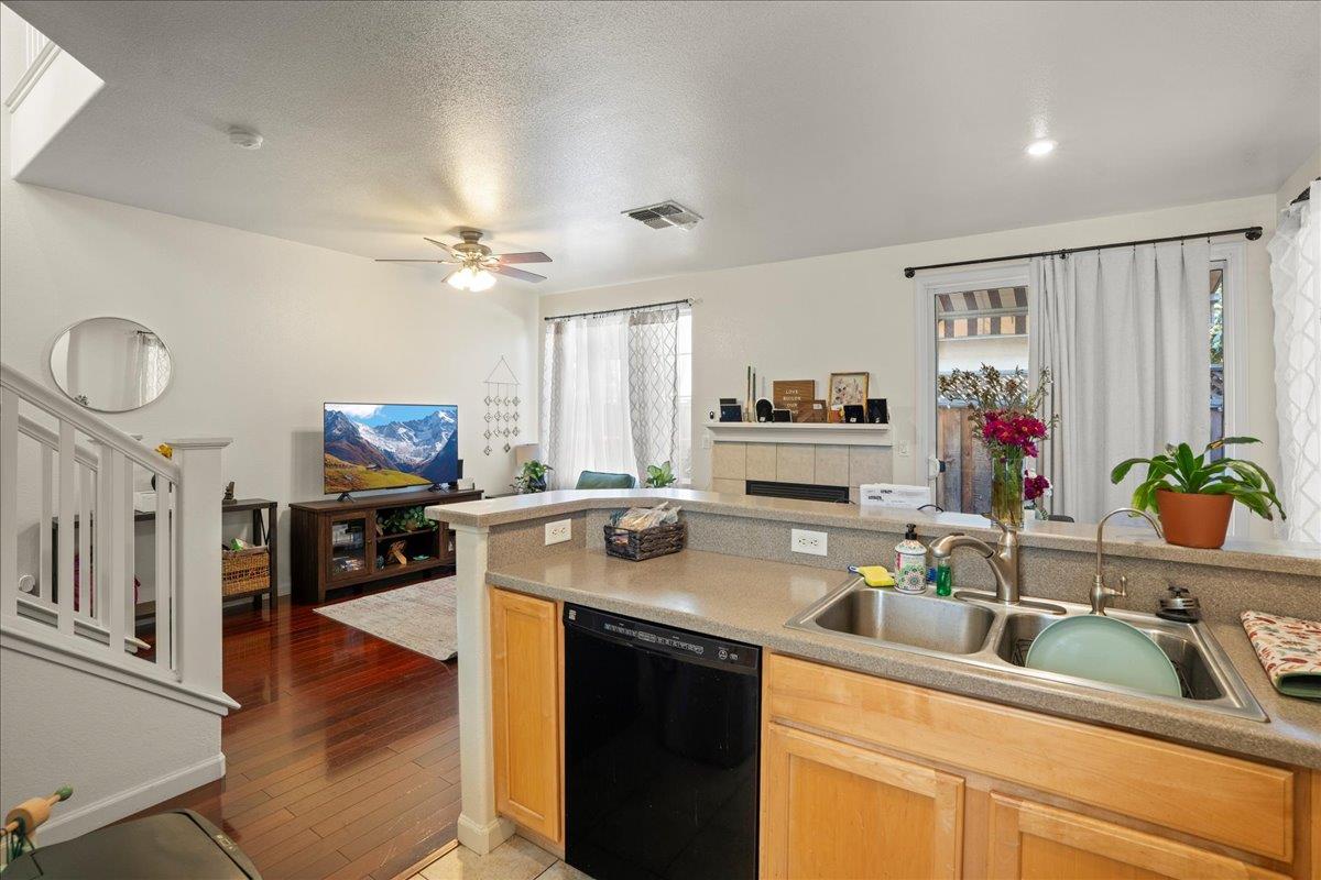 Detail Gallery Image 9 of 30 For 2255 Ironpicket Ct, San Jose,  CA 95116 - 3 Beds | 2/1 Baths