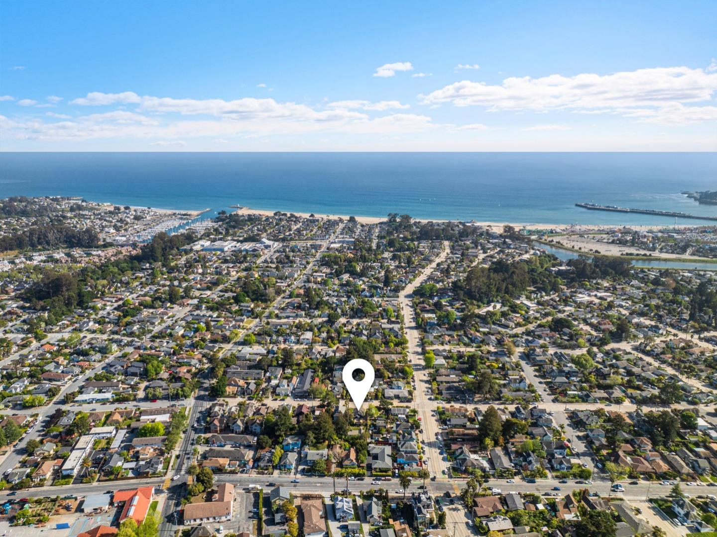 Detail Gallery Image 2 of 47 For 613 Windsor St, Santa Cruz,  CA 95062 - 2 Beds | 1 Baths