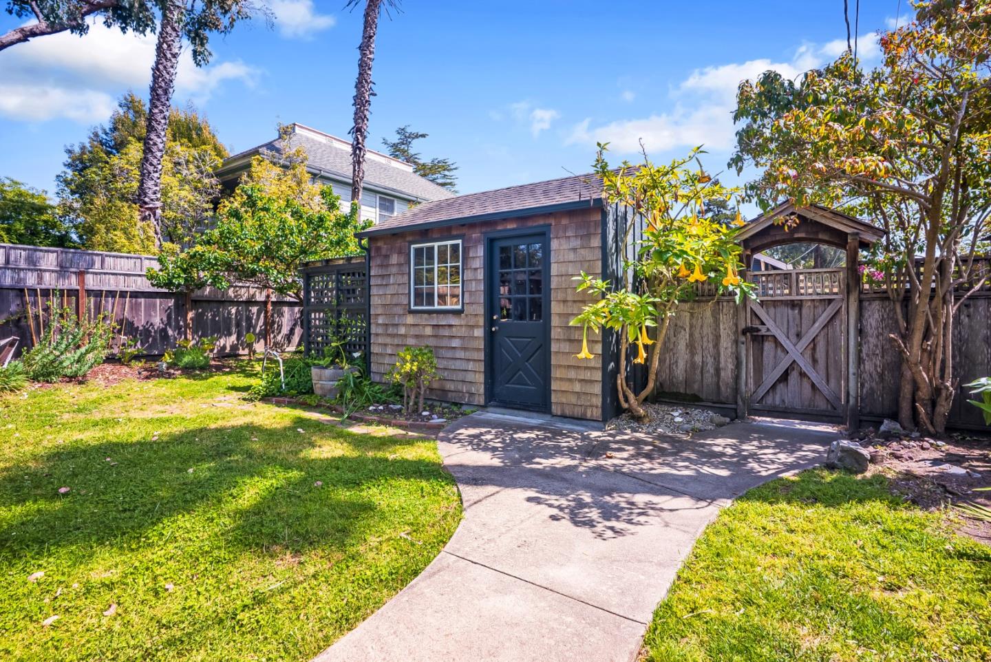 Detail Gallery Image 31 of 47 For 613 Windsor St, Santa Cruz,  CA 95062 - 2 Beds | 1 Baths