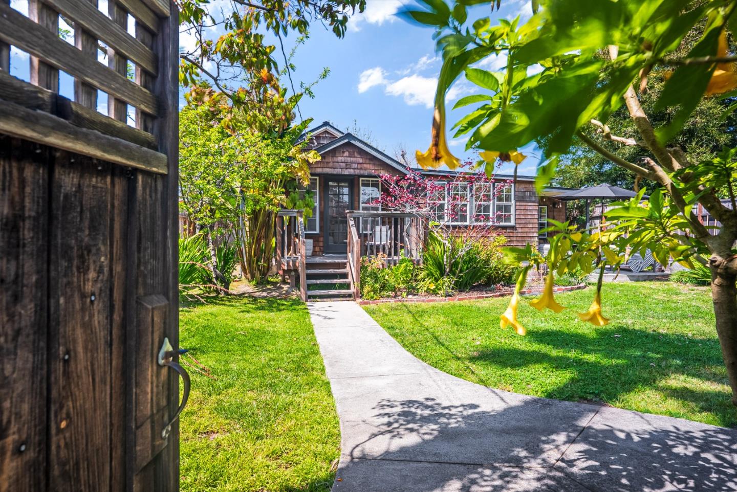 Detail Gallery Image 5 of 47 For 613 Windsor St, Santa Cruz,  CA 95062 - 2 Beds | 1 Baths