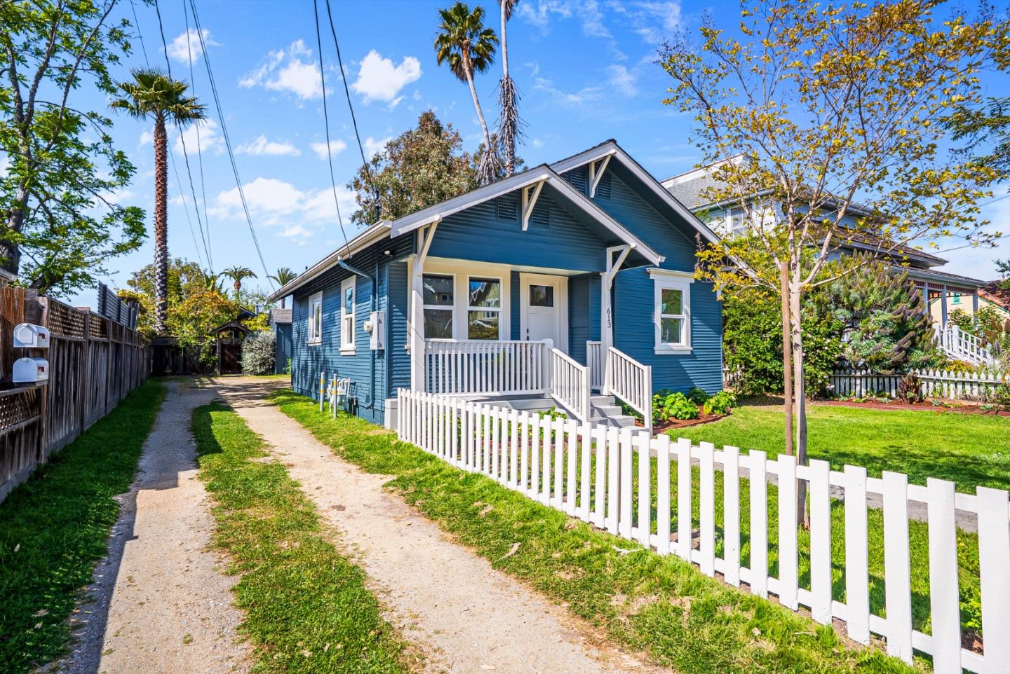 Detail Gallery Image 6 of 47 For 613 Windsor St, Santa Cruz,  CA 95062 - 2 Beds | 1 Baths