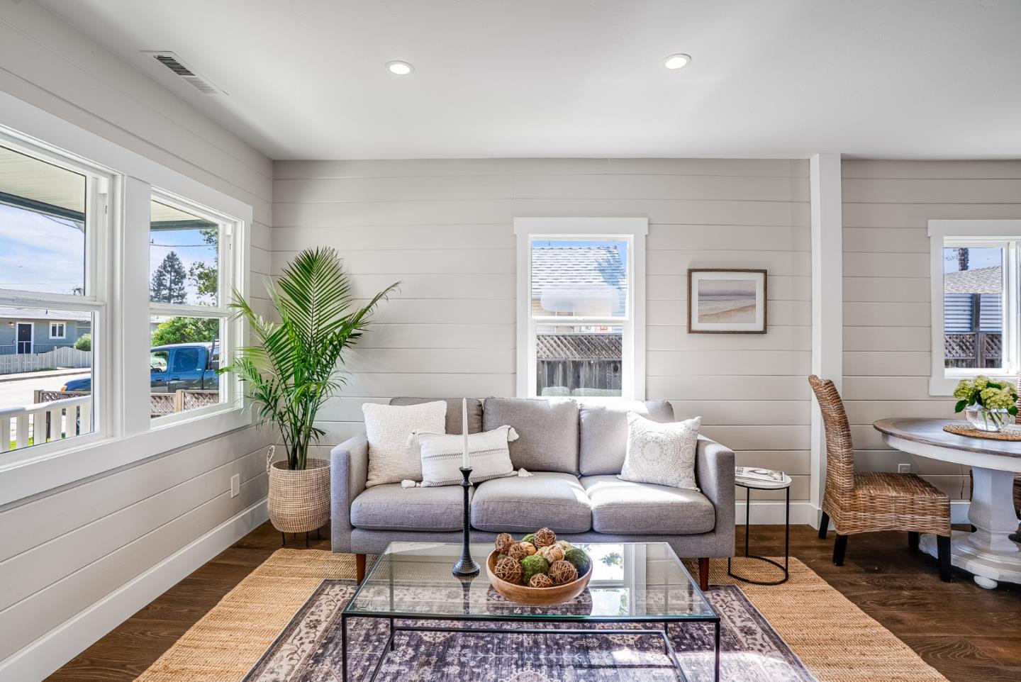 Detail Gallery Image 8 of 47 For 613 Windsor St, Santa Cruz,  CA 95062 - 2 Beds | 1 Baths