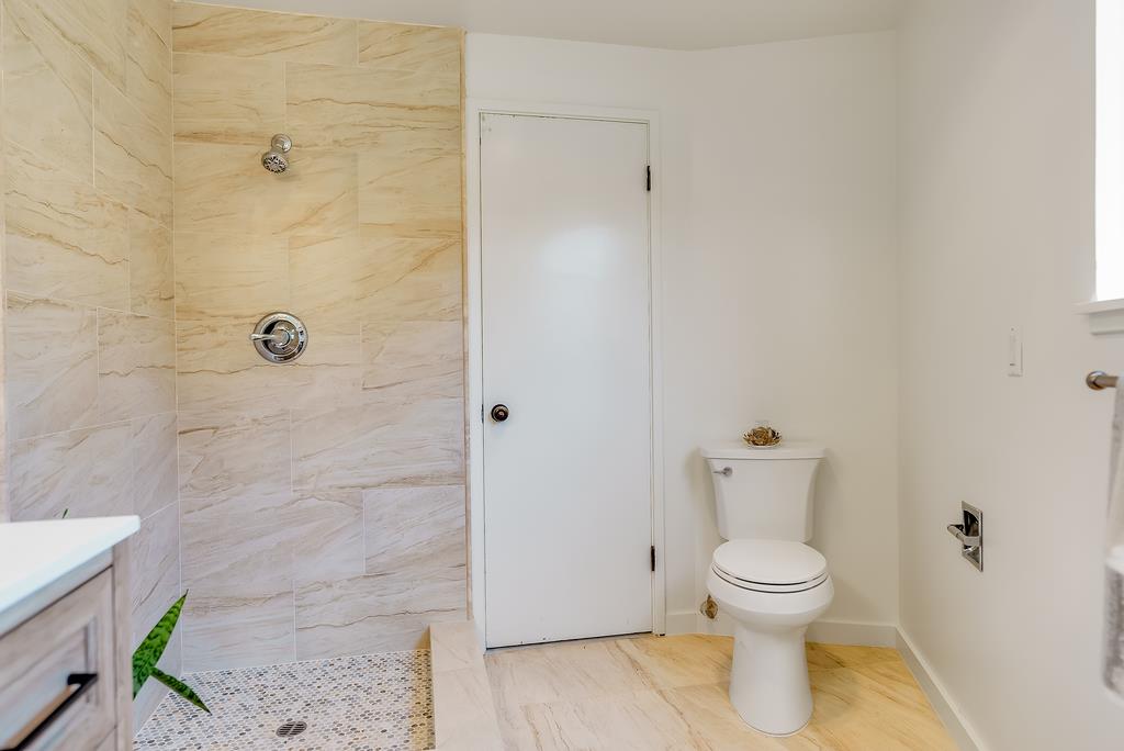 Detail Gallery Image 10 of 39 For 249 Spreckels Dr, Aptos,  CA 95003 - 3 Beds | 2 Baths