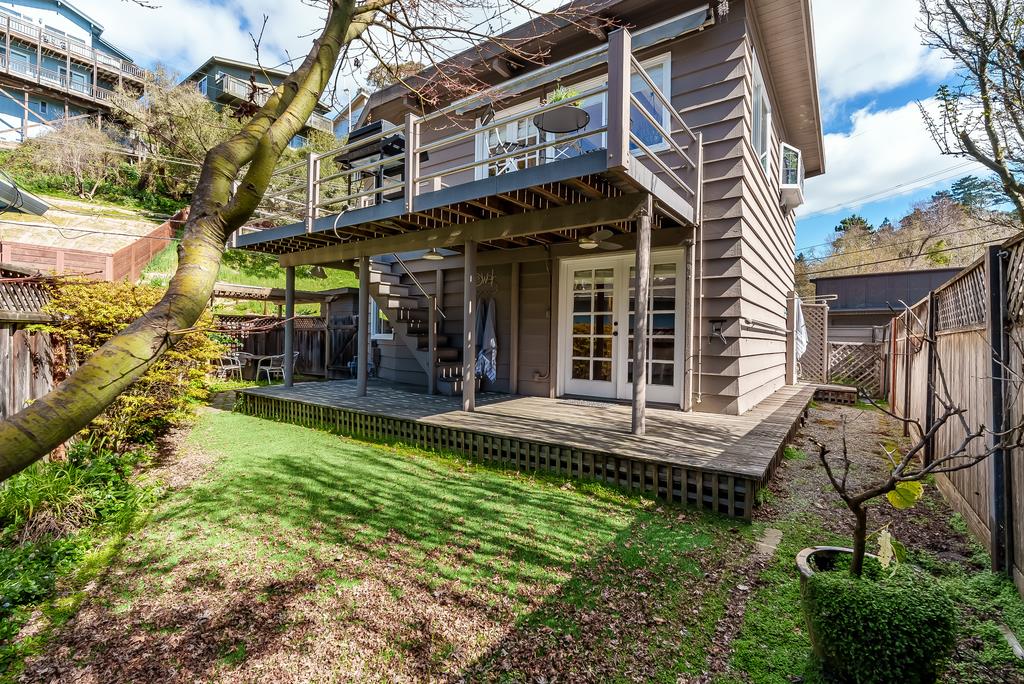 Detail Gallery Image 4 of 39 For 249 Spreckels Dr, Aptos,  CA 95003 - 3 Beds | 2 Baths