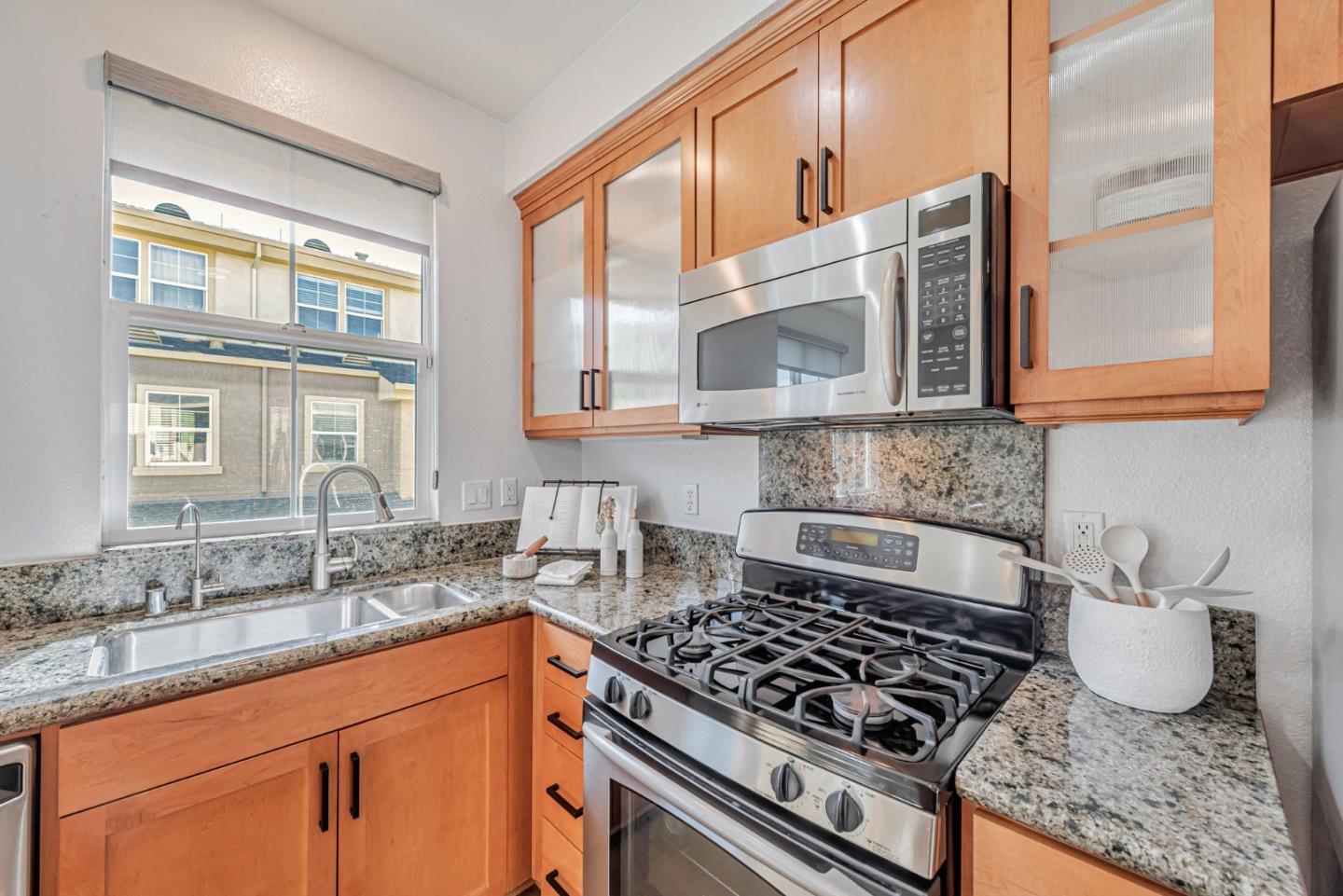 Detail Gallery Image 11 of 38 For 511 Mariani Ln, San Jose,  CA 95112 - 2 Beds | 2/1 Baths