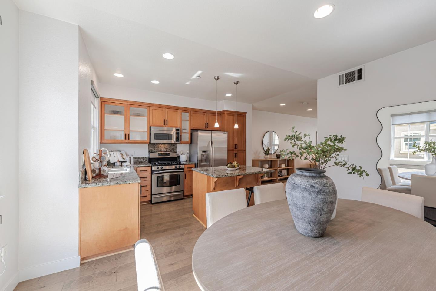 Detail Gallery Image 13 of 38 For 511 Mariani Ln, San Jose,  CA 95112 - 2 Beds | 2/1 Baths