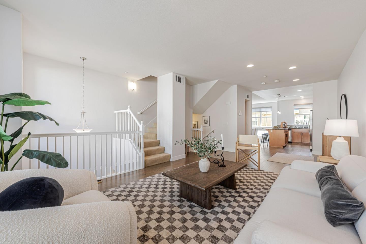 Detail Gallery Image 4 of 38 For 511 Mariani Ln, San Jose,  CA 95112 - 2 Beds | 2/1 Baths