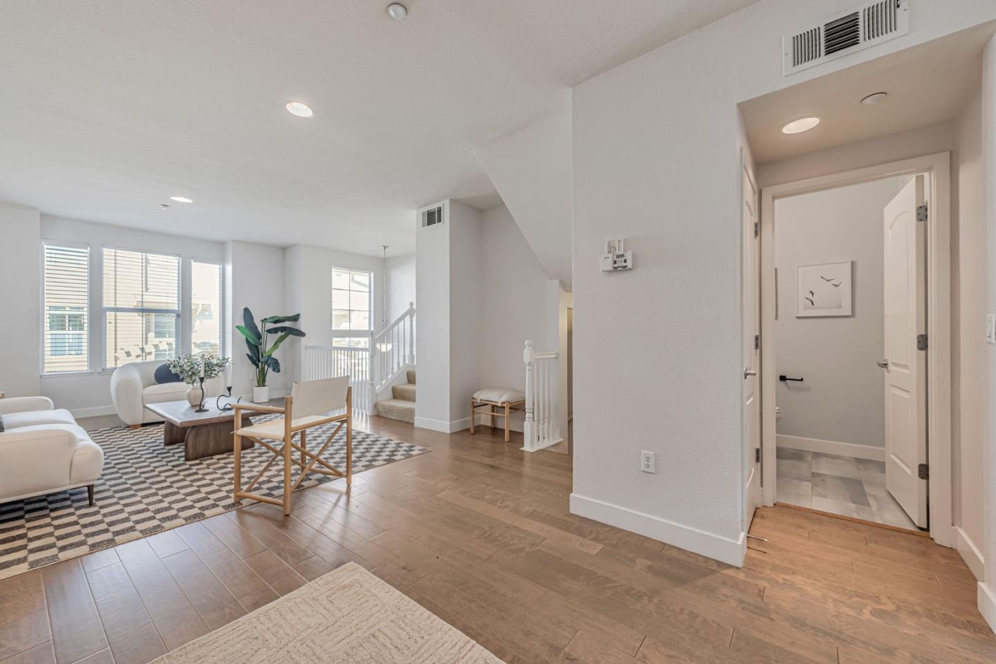 Detail Gallery Image 6 of 38 For 511 Mariani Ln, San Jose,  CA 95112 - 2 Beds | 2/1 Baths