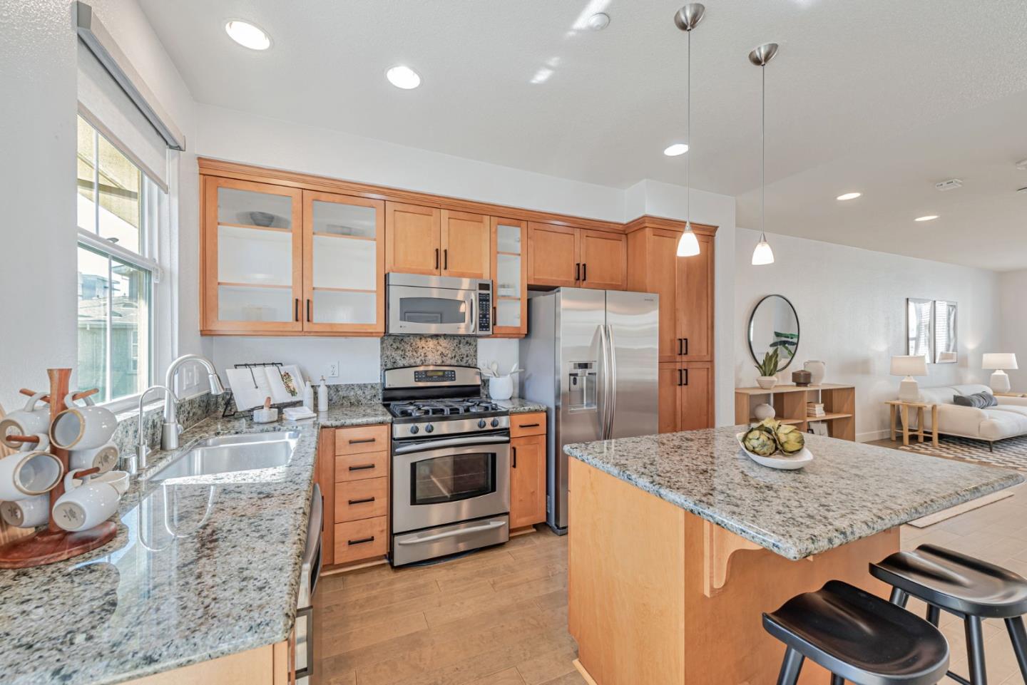 Detail Gallery Image 9 of 38 For 511 Mariani Ln, San Jose,  CA 95112 - 2 Beds | 2/1 Baths