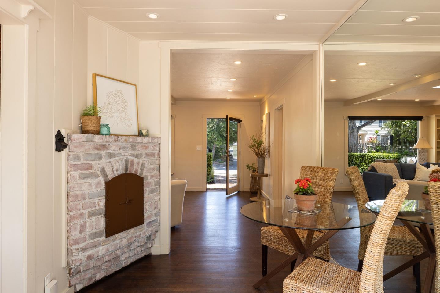 Detail Gallery Image 11 of 16 For 945 Colton St, Monterey,  CA 93940 - 2 Beds | 1 Baths