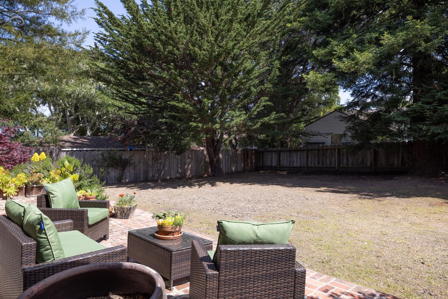 Detail Gallery Image 14 of 16 For 945 Colton St, Monterey,  CA 93940 - 2 Beds | 1 Baths