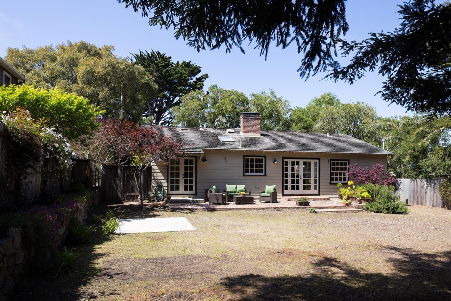 Detail Gallery Image 15 of 16 For 945 Colton St, Monterey,  CA 93940 - 2 Beds | 1 Baths
