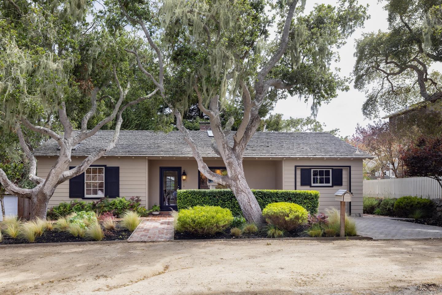 Detail Gallery Image 16 of 16 For 945 Colton St, Monterey,  CA 93940 - 2 Beds | 1 Baths