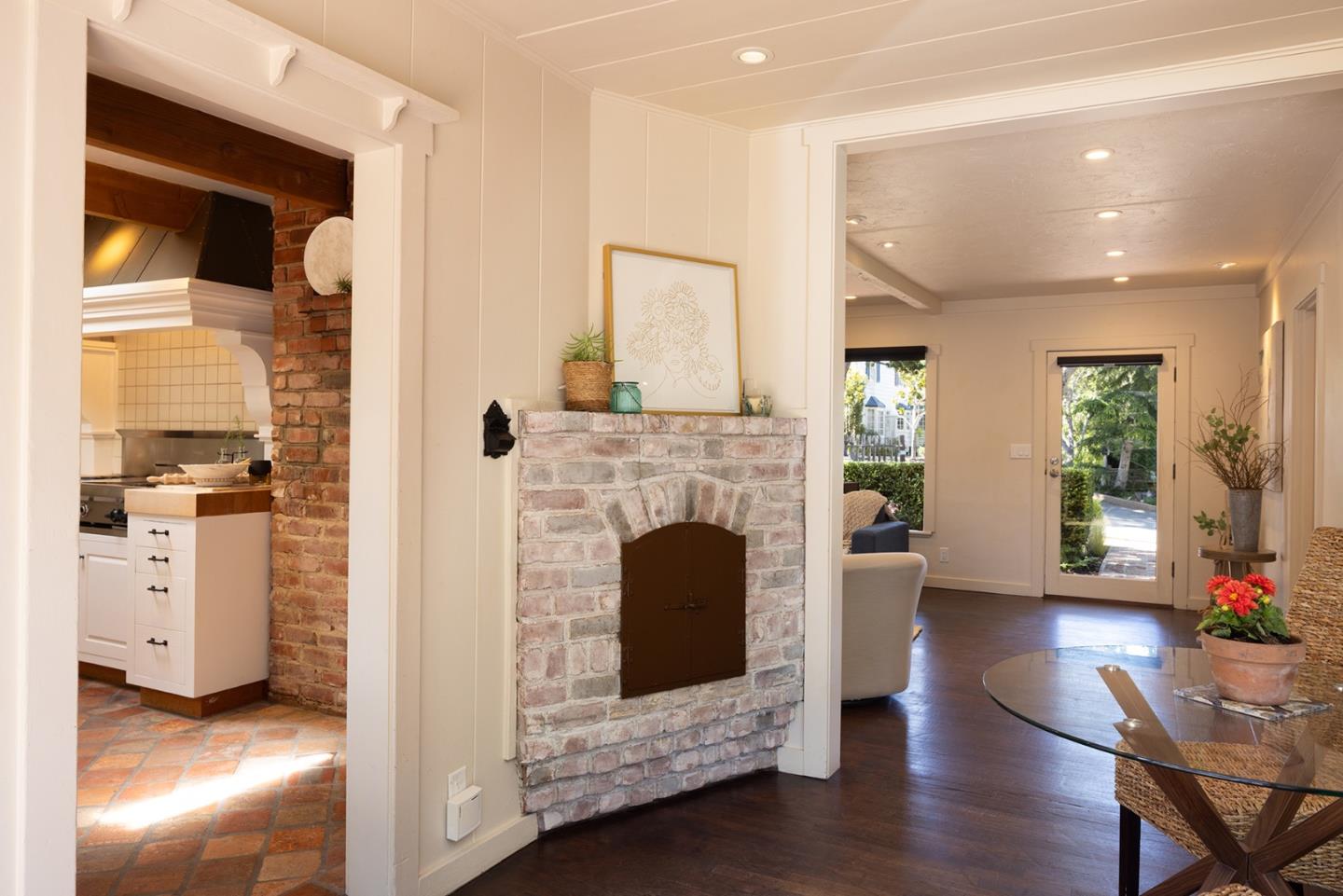 Detail Gallery Image 5 of 16 For 945 Colton St, Monterey,  CA 93940 - 2 Beds | 1 Baths