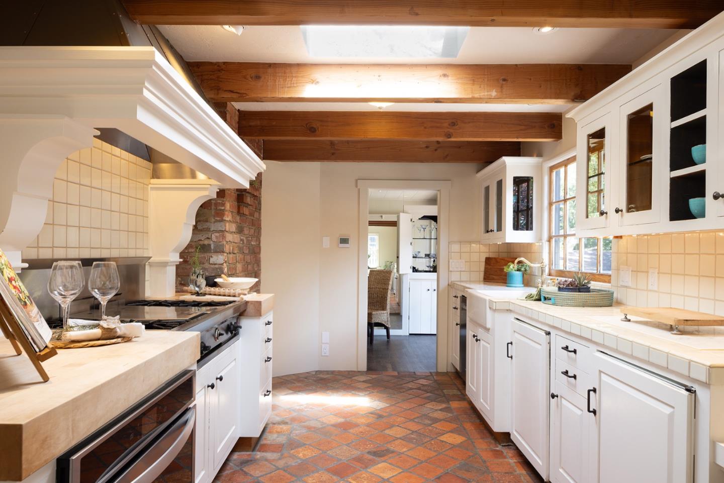 Detail Gallery Image 7 of 16 For 945 Colton St, Monterey,  CA 93940 - 2 Beds | 1 Baths