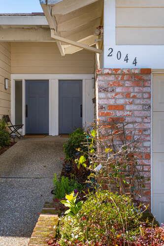 Detail Gallery Image 2 of 33 For 2044 Fairmont Dr, San Mateo,  CA 94402 - 1 Beds | 1 Baths