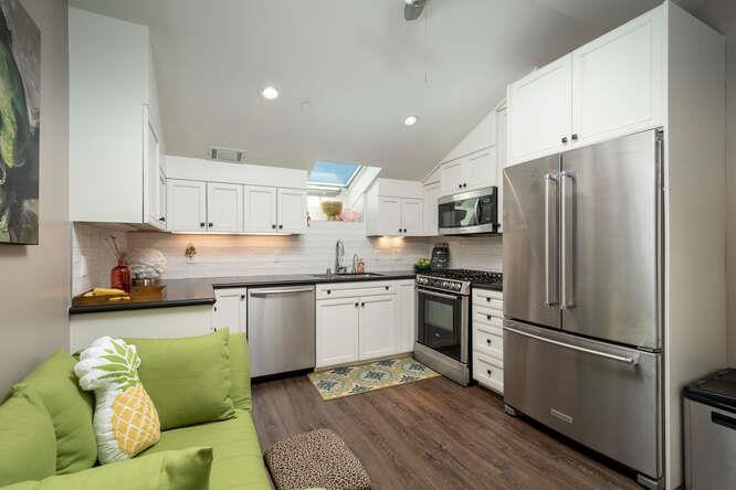 Detail Gallery Image 4 of 33 For 2044 Fairmont Dr, San Mateo,  CA 94402 - 1 Beds | 1 Baths