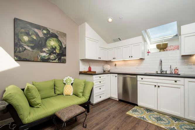Detail Gallery Image 5 of 33 For 2044 Fairmont Dr, San Mateo,  CA 94402 - 1 Beds | 1 Baths