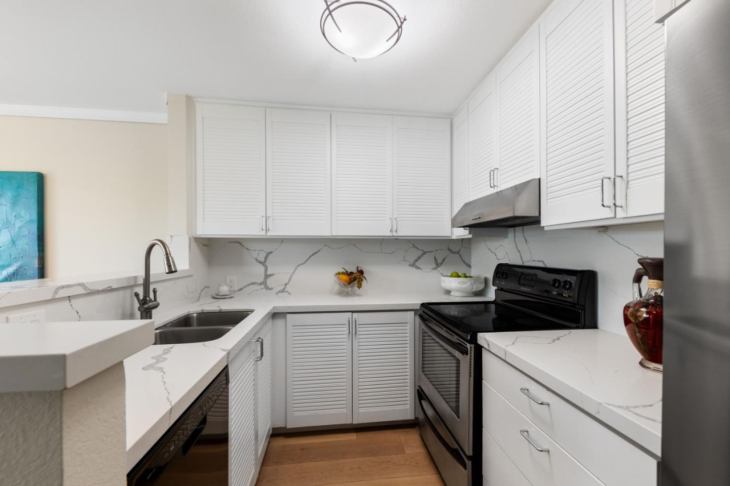 Detail Gallery Image 9 of 35 For 100 Lucky Dr #105,  Corte Madera,  CA 94925 - 2 Beds | 2 Baths